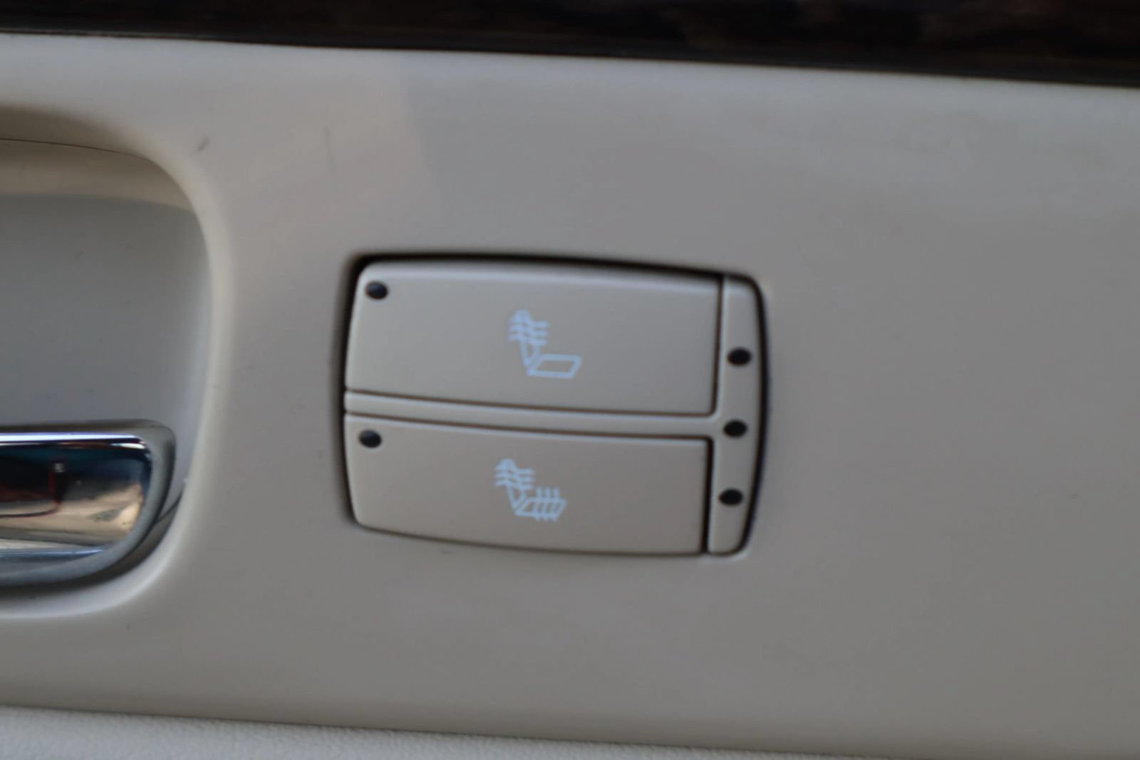 Used 2011 Cadillac DTS Luxury FWD image 31