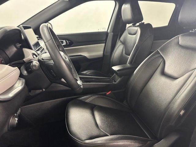 Used 2025 Jeep Compass Limited AWD/4WD image 17