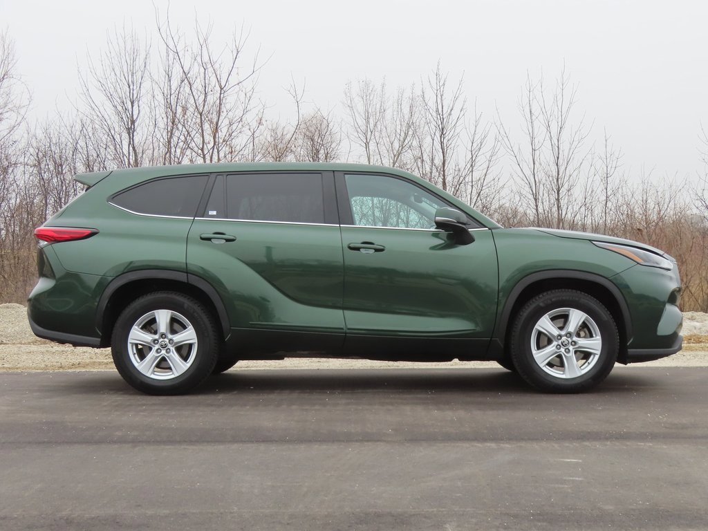 Used 2023 Toyota Highlander L image 2