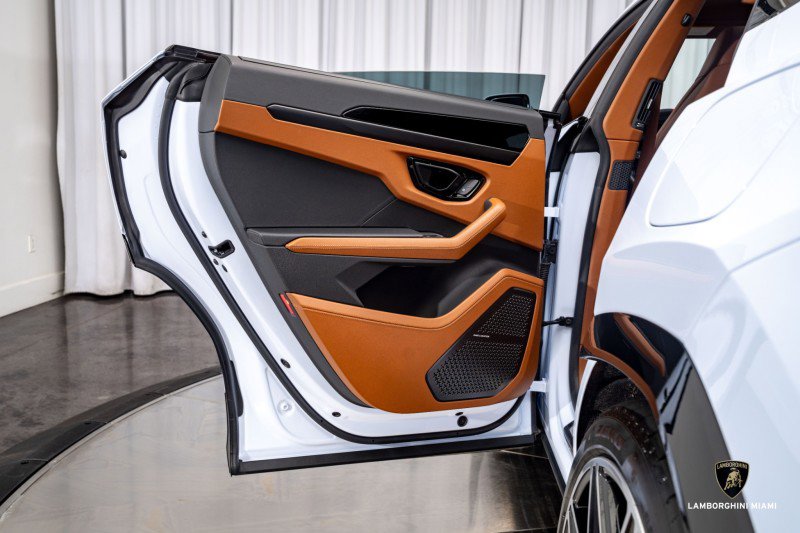 Used 2025 Lamborghini Urus SE image 48