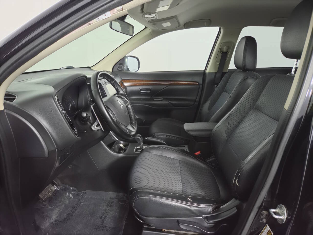 Used 2015 Mitsubishi Outlander GT AWD/4WD image 13