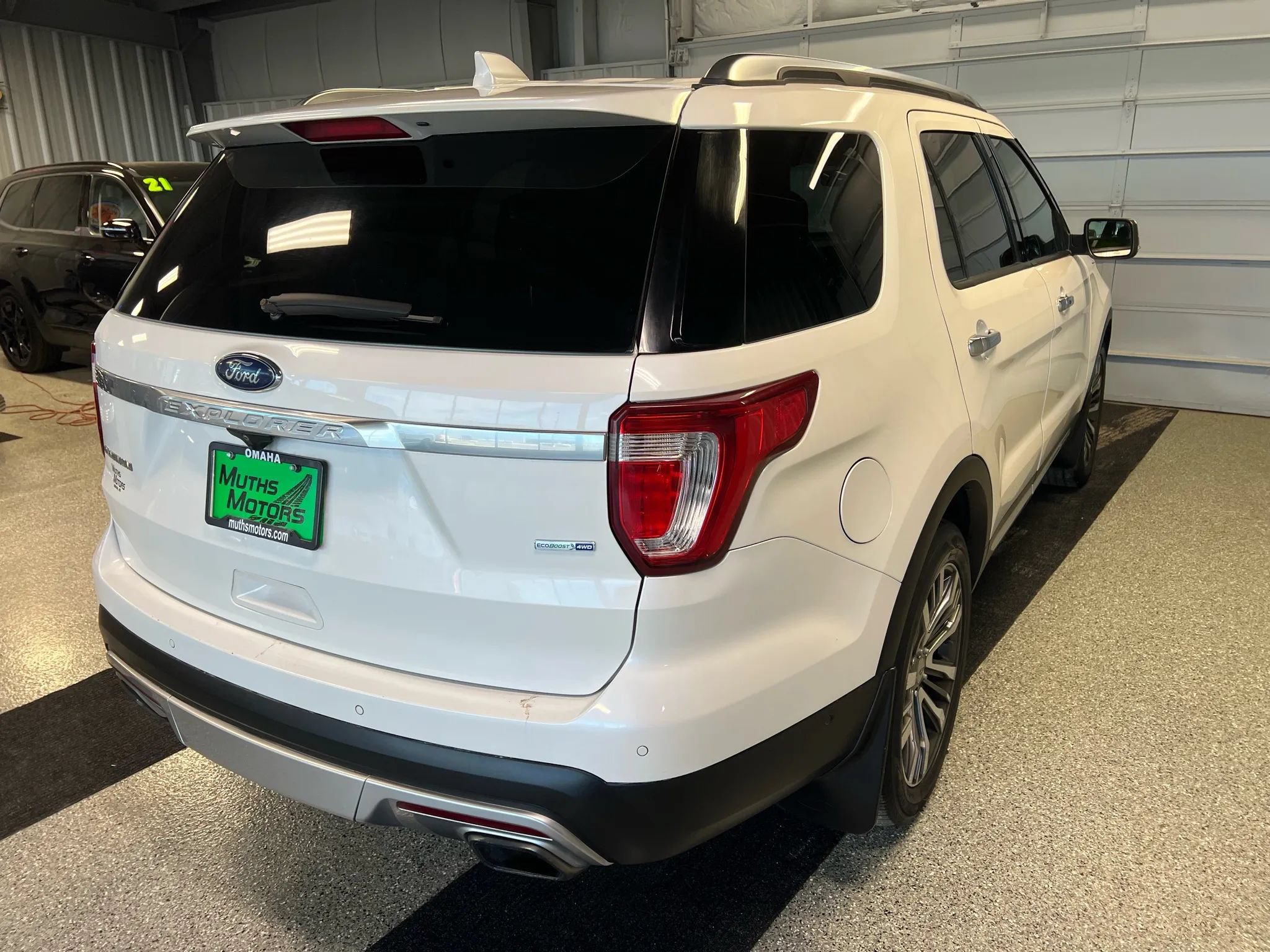 Used 2016 Ford Explorer Platinum AWD/4WD image 3