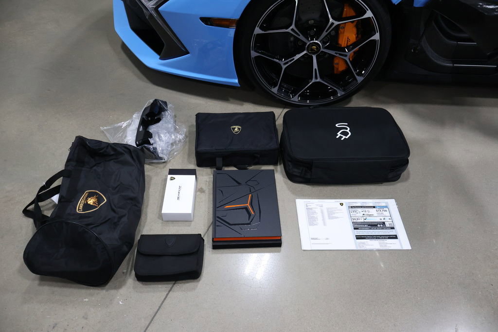 Used 2025 Lamborghini Revuelto AWD/4WD image 48