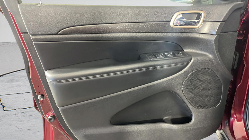 Used 2017 Jeep Grand Cherokee Laredo AWD/4WD image 15
