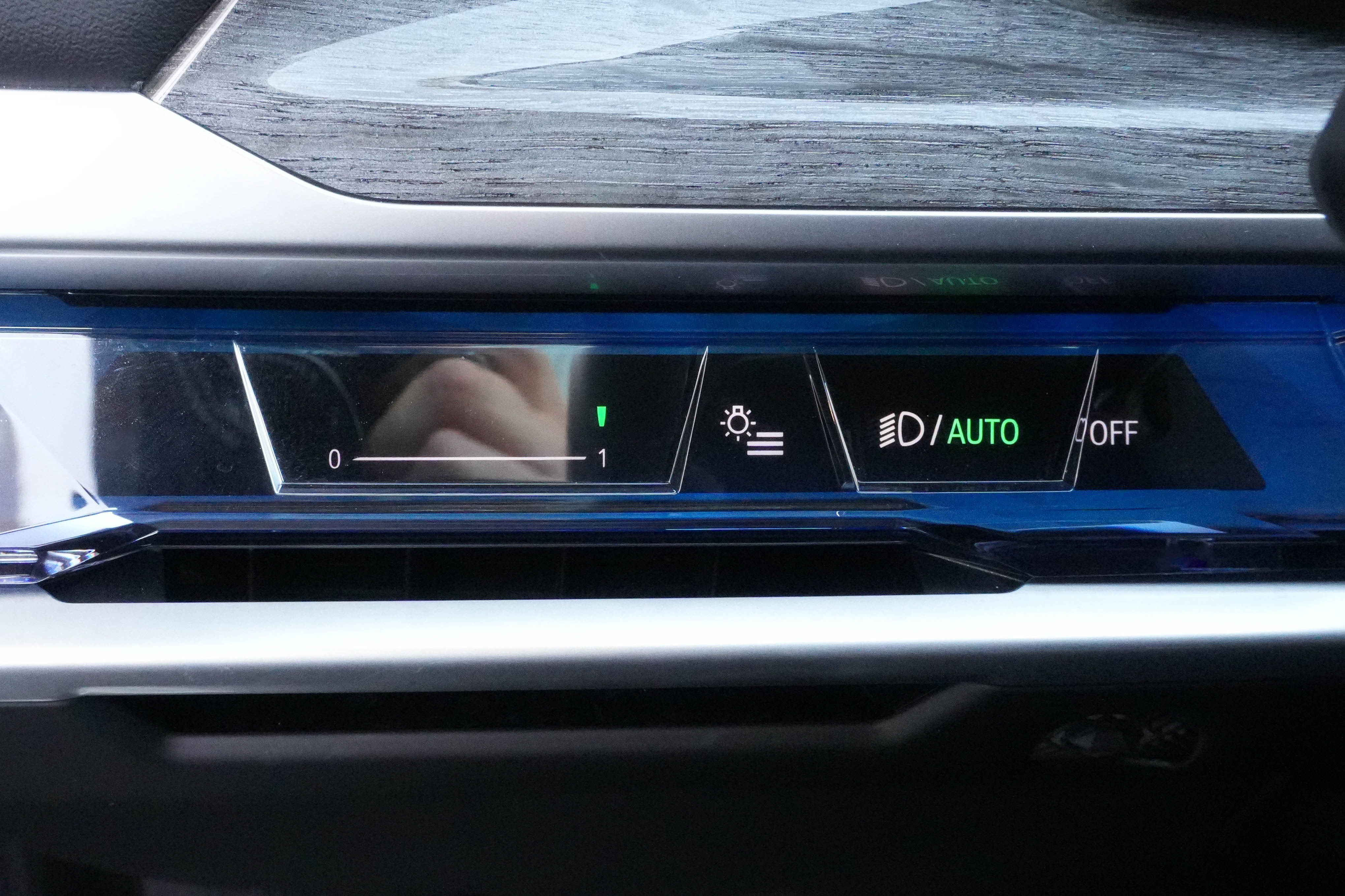 Certified 2024 BMW i7 M70 w/ Premium Package AWD/4WD image 17