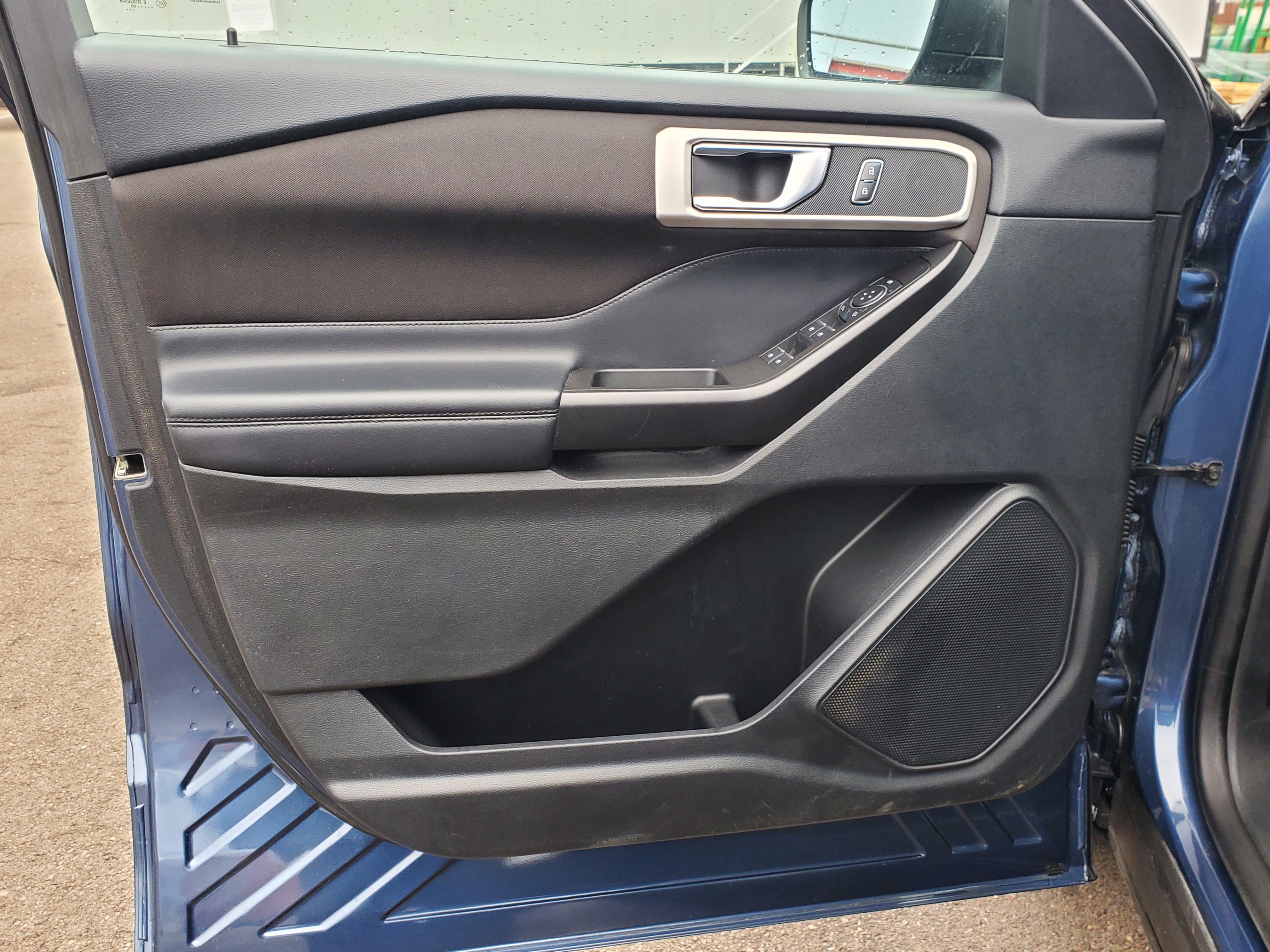 Used 2020 Ford Explorer XLT w/ Comfort Package image 17