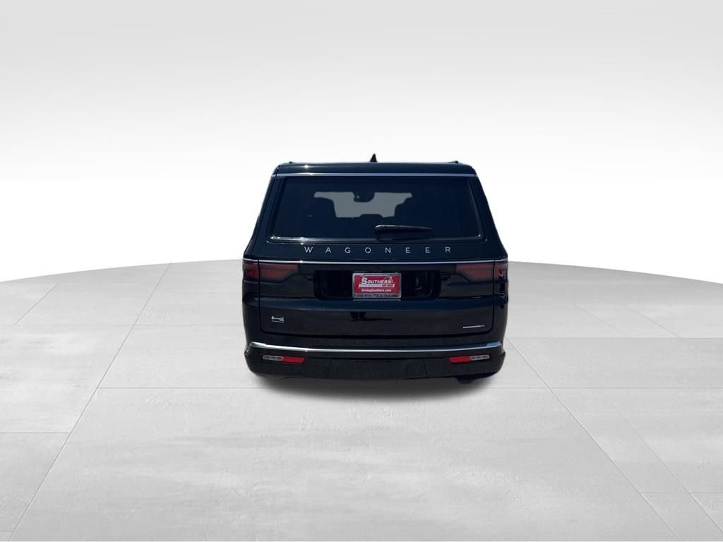 Used 2024 Jeep Wagoneer L Series III w/ Flexible Seating Group AWD/4WD image 4