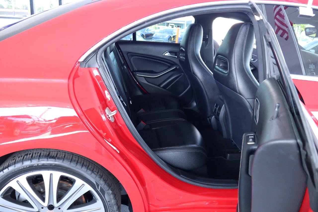 Used 2018 Mercedes-Benz CLA 250 4MATIC image 34