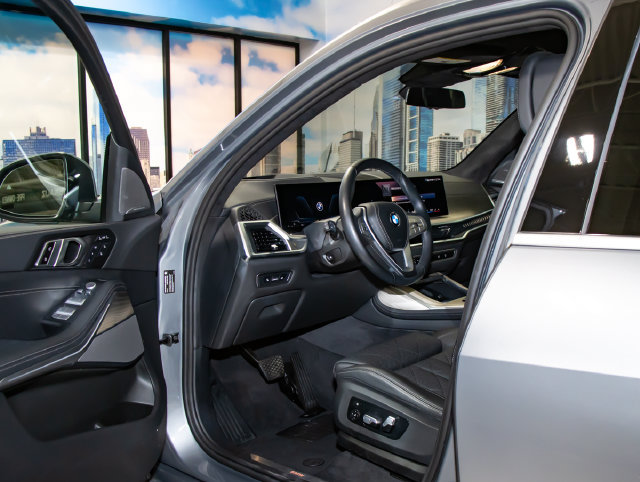 Used 2024 BMW X7 xDrive40i w/ Executive Package AWD/4WD image 13