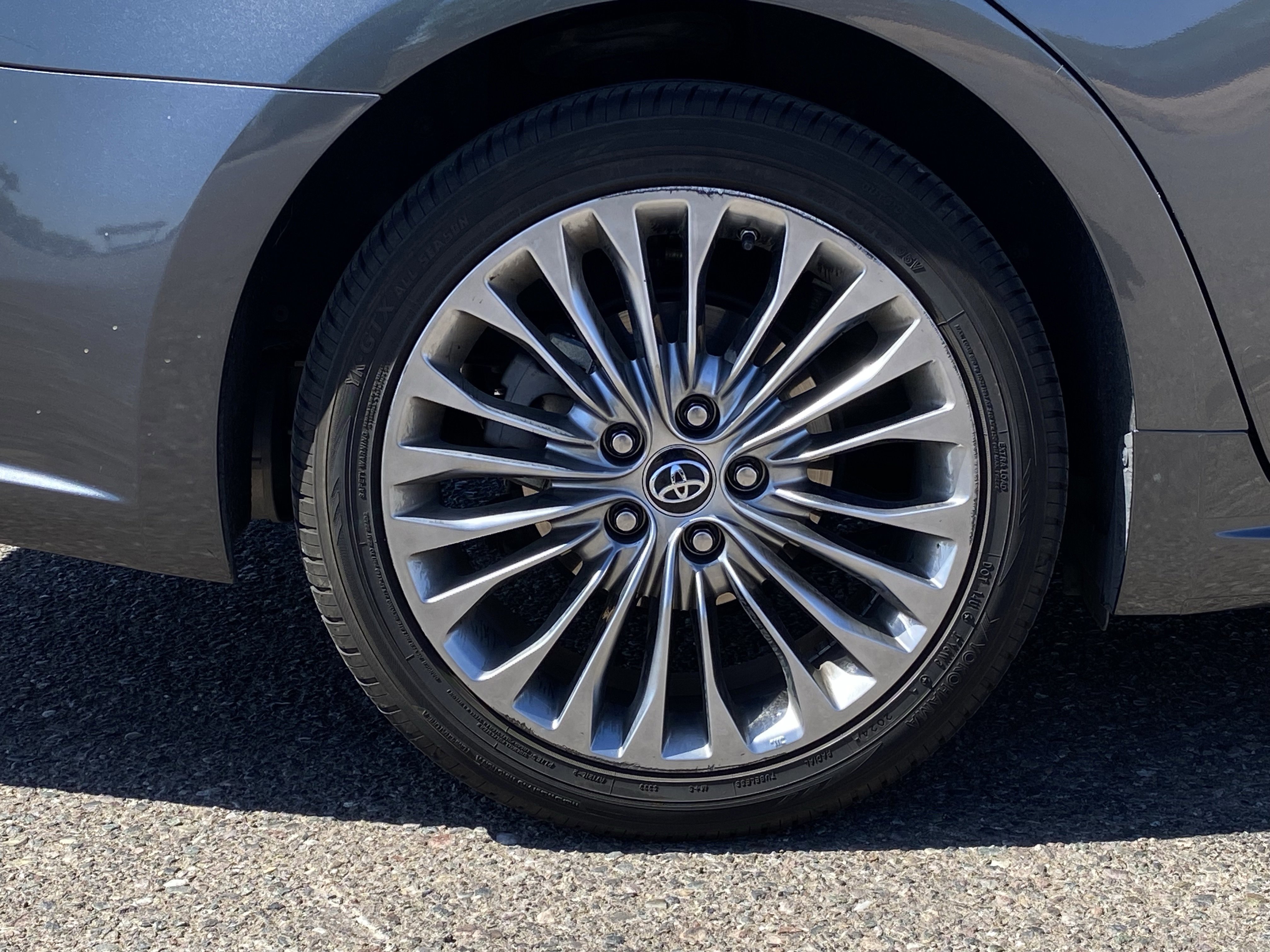 Used 2016 Toyota Avalon Limited w/ Toyota Safety Sense Package image 9