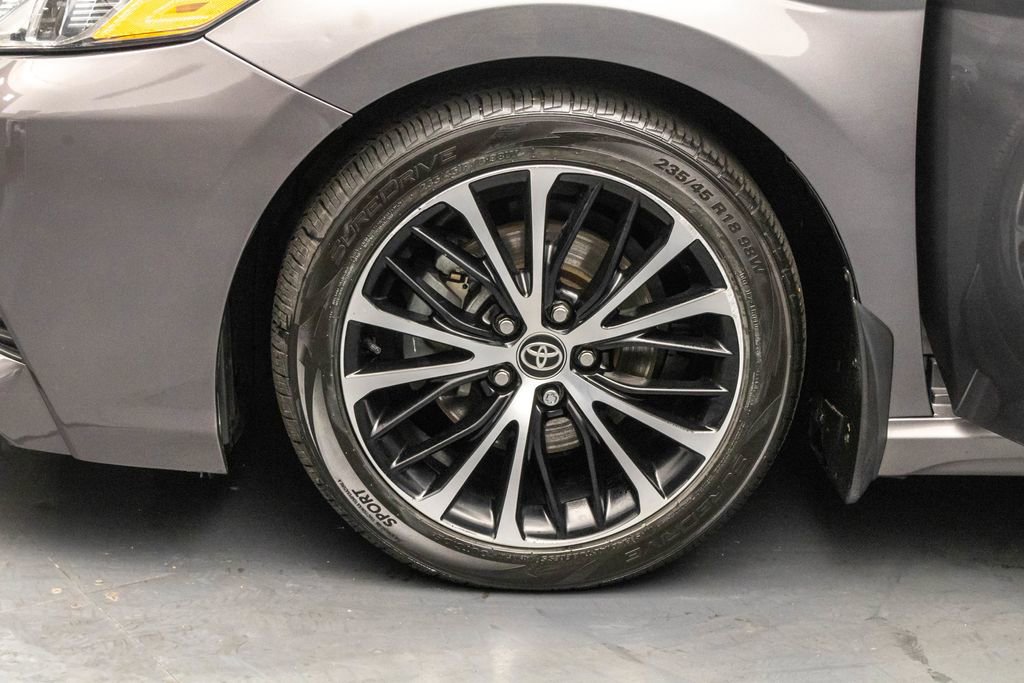 Used 2020 Toyota Camry SE w/ Moonroof Package image 36