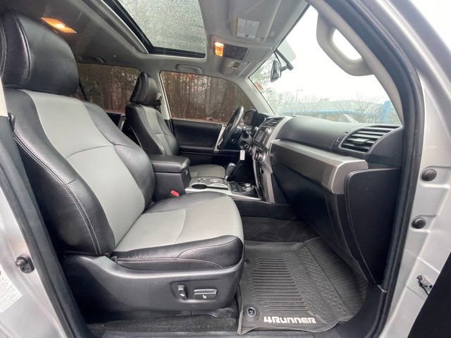 Used 2018 Toyota 4Runner SR5 Premium image 24