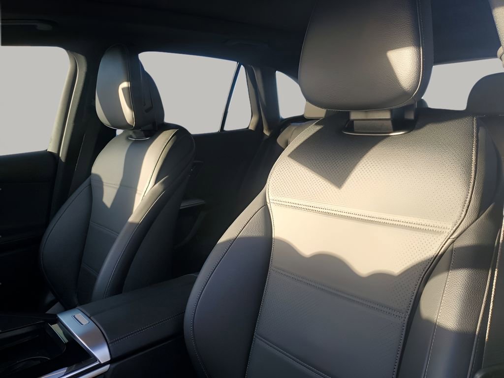 Used 2025 Mercedes-Benz GLC 300 4MATIC image 30