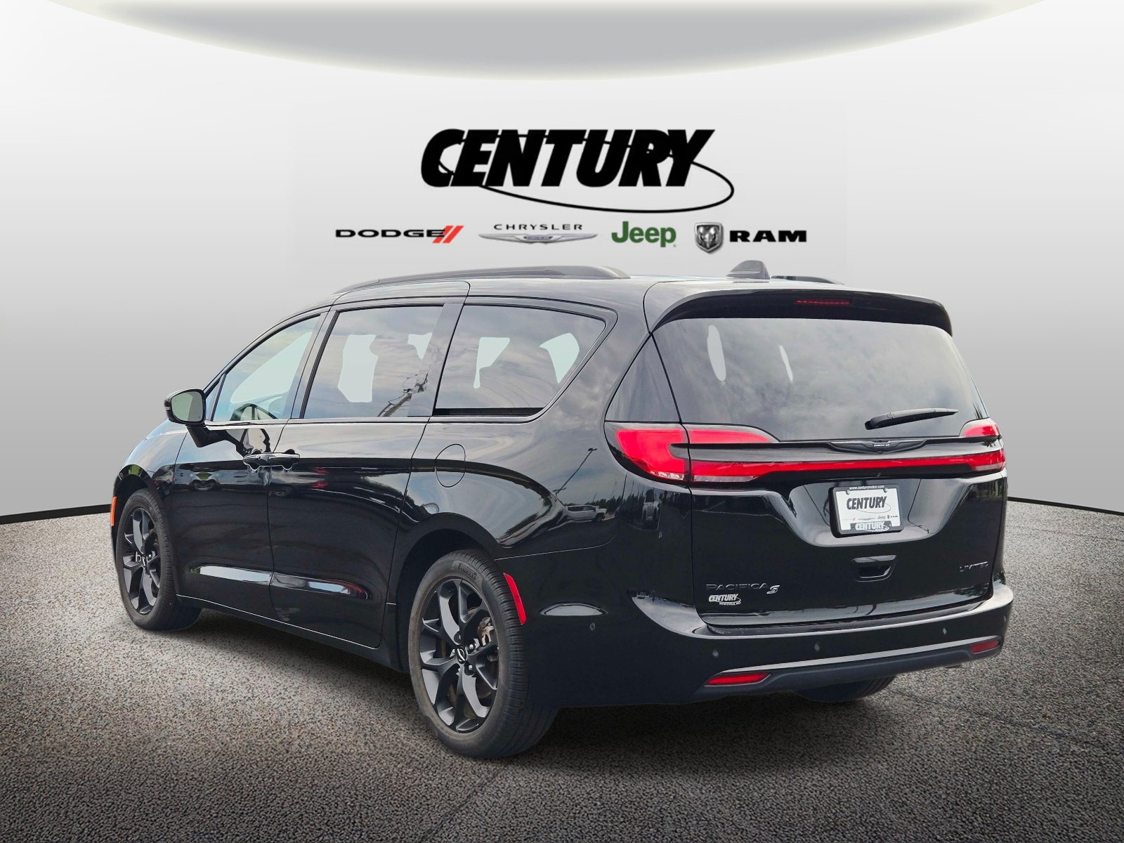 Used 2024 Chrysler Pacifica Limited w/ S Appearance Package FWD image 6