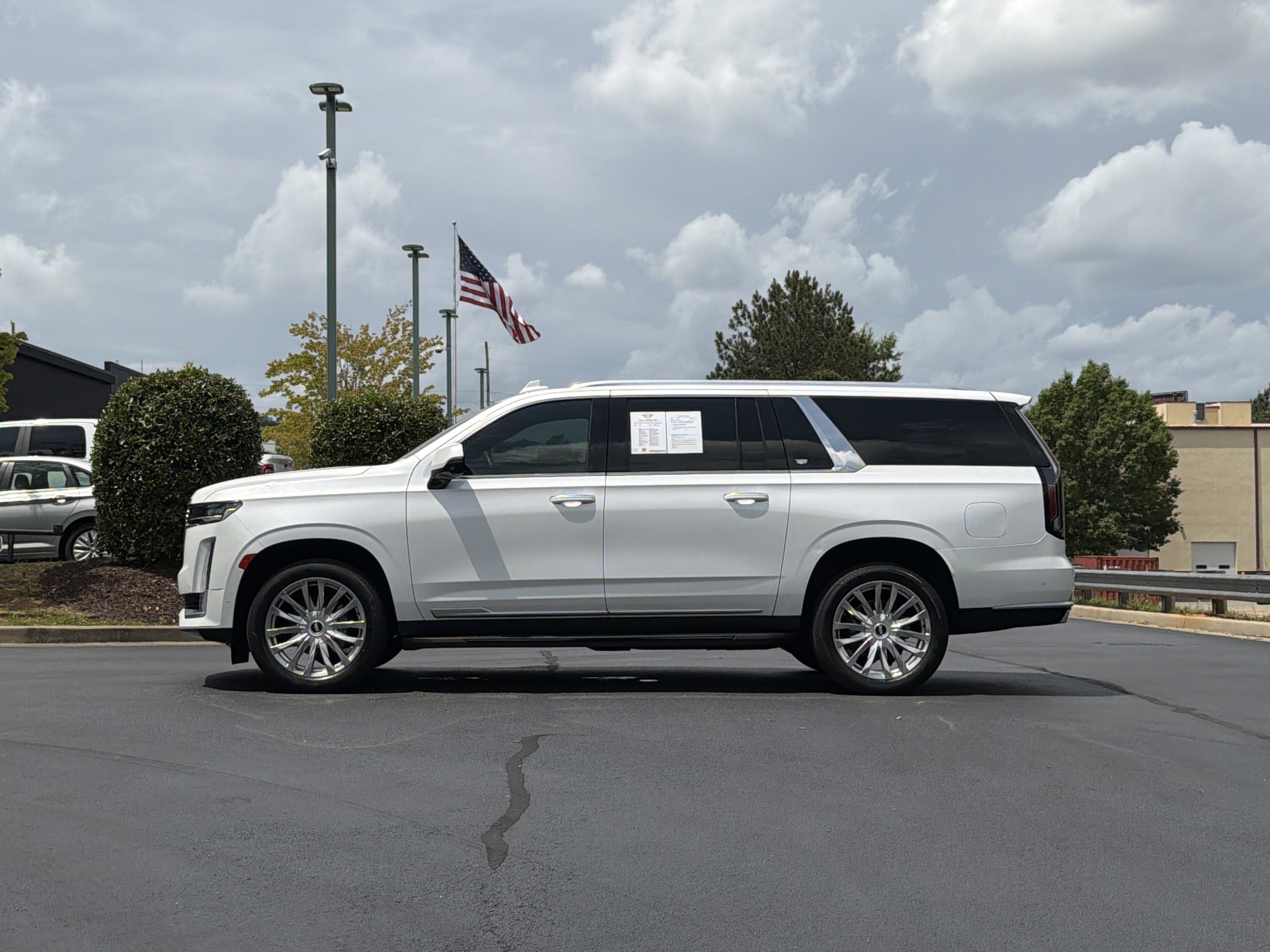 Used 2023 Cadillac Escalade ESV Premium Luxury AWD/4WD image 13