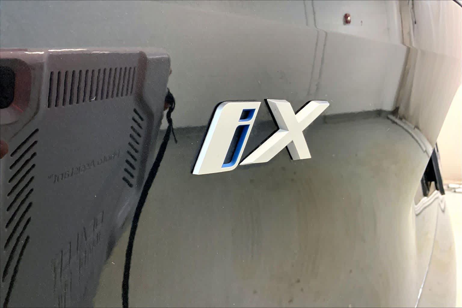Used 2023 BMW iX xDrive50 w/ Premium Package AWD/4WD image 29