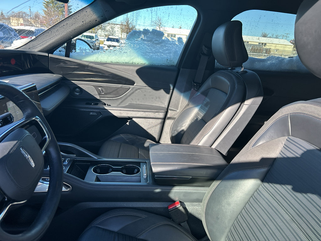 Used 2024 Lincoln Nautilus Reserve w/ Equipment Group 202A image 9