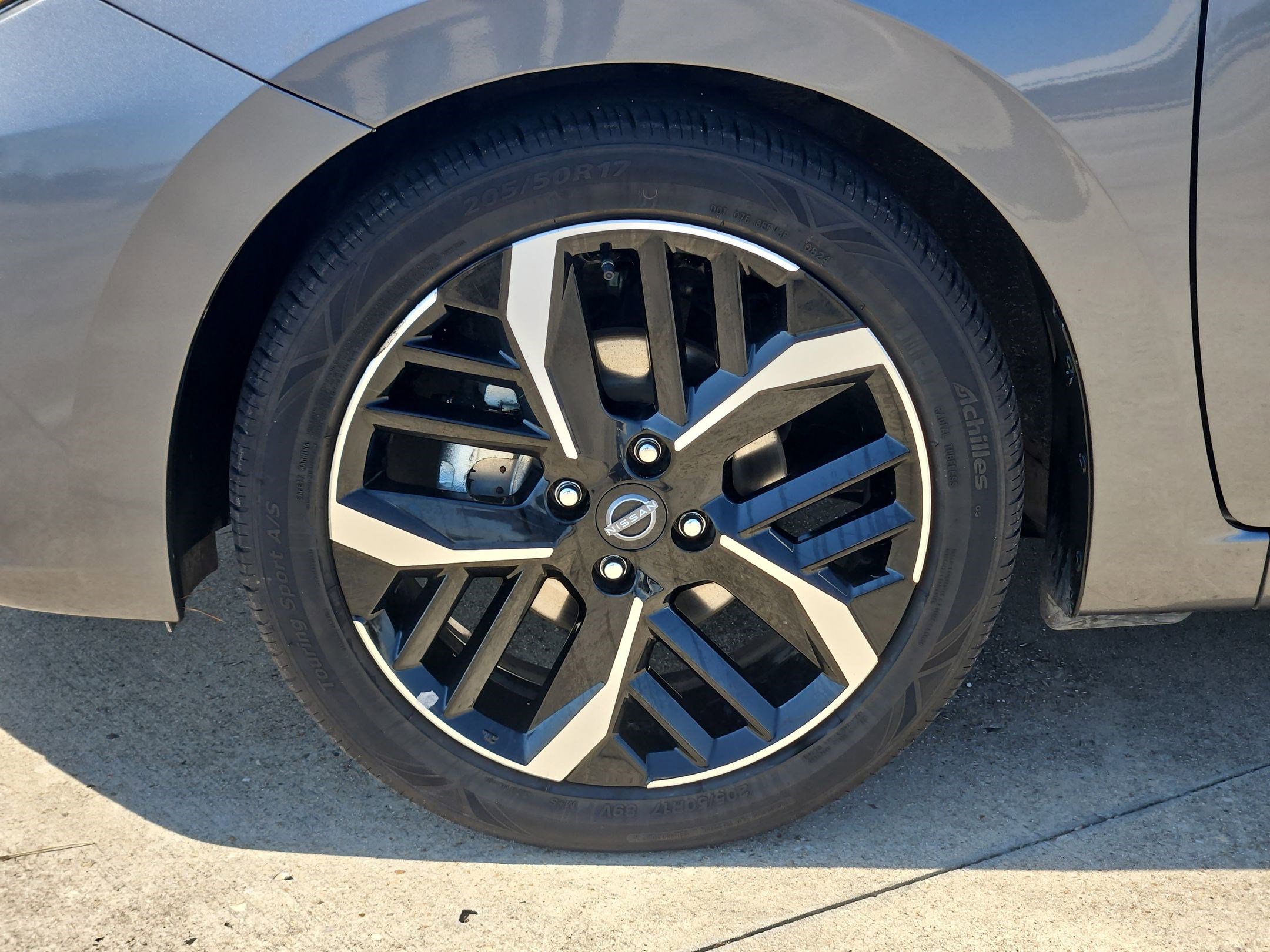 Used 2024 Nissan Versa SR image 12