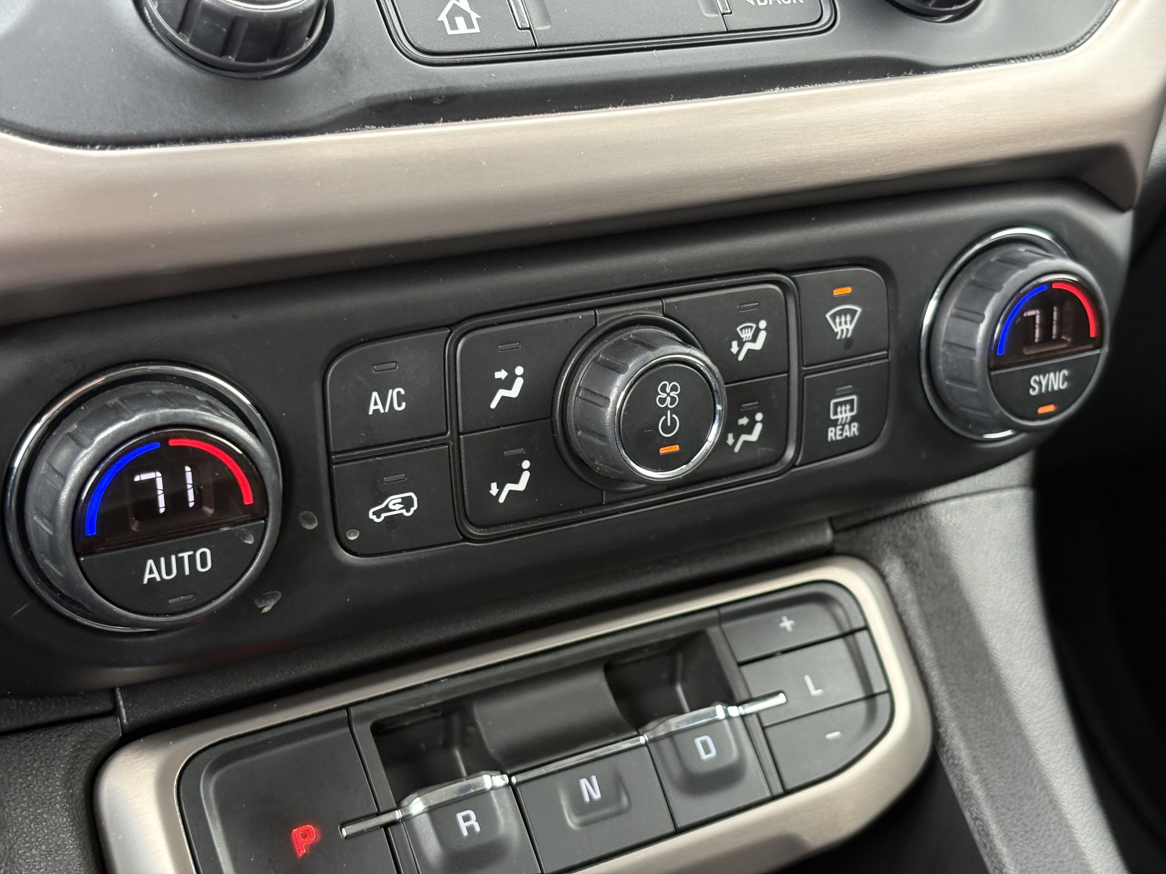 Used 2020 GMC Acadia Denali w/ Denali Ultimate Package image 25