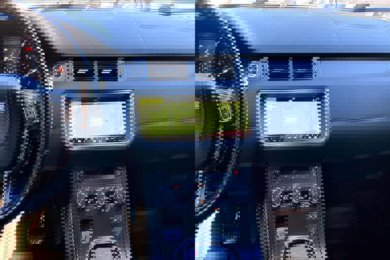 Used 2018 Land Rover Range Rover Evoque SE Premium image 6