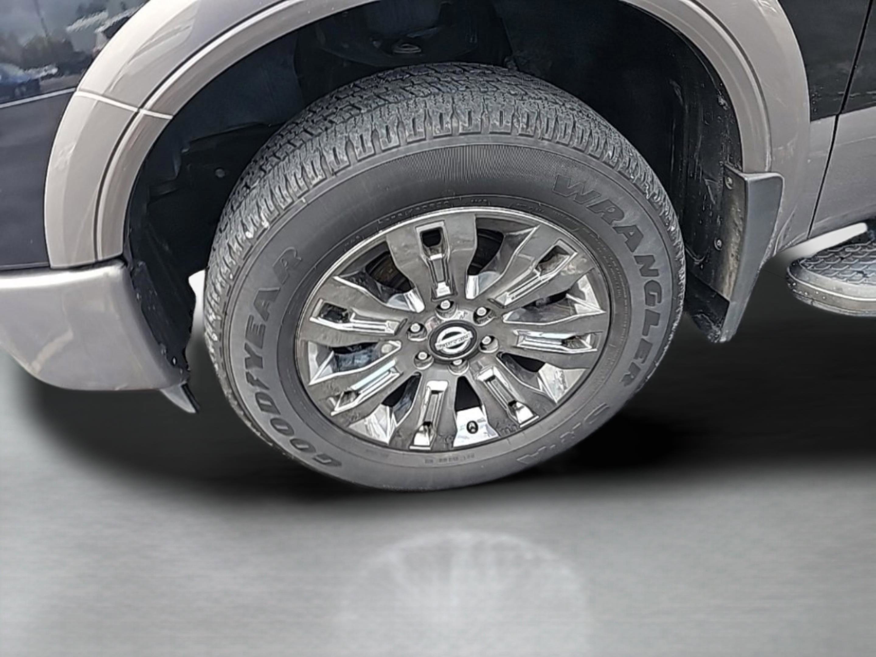 Used 2018 Nissan Titan Platinum Reserve w/ Platinum Utility Package image 11