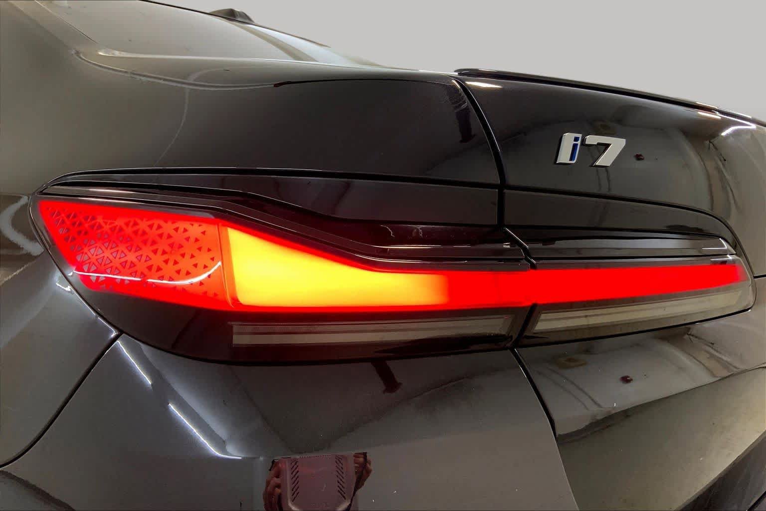 Used 2024 BMW i7 xDrive60 w/ Executive Package AWD/4WD image 28