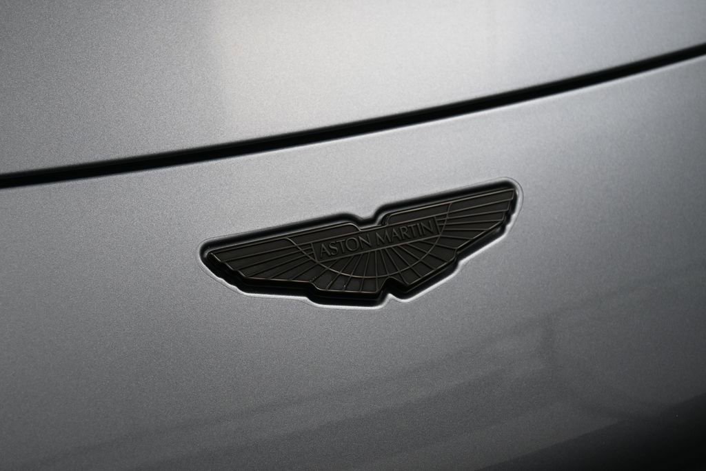 Used 2021 Aston Martin V8 Vantage Roadster RWD image 13