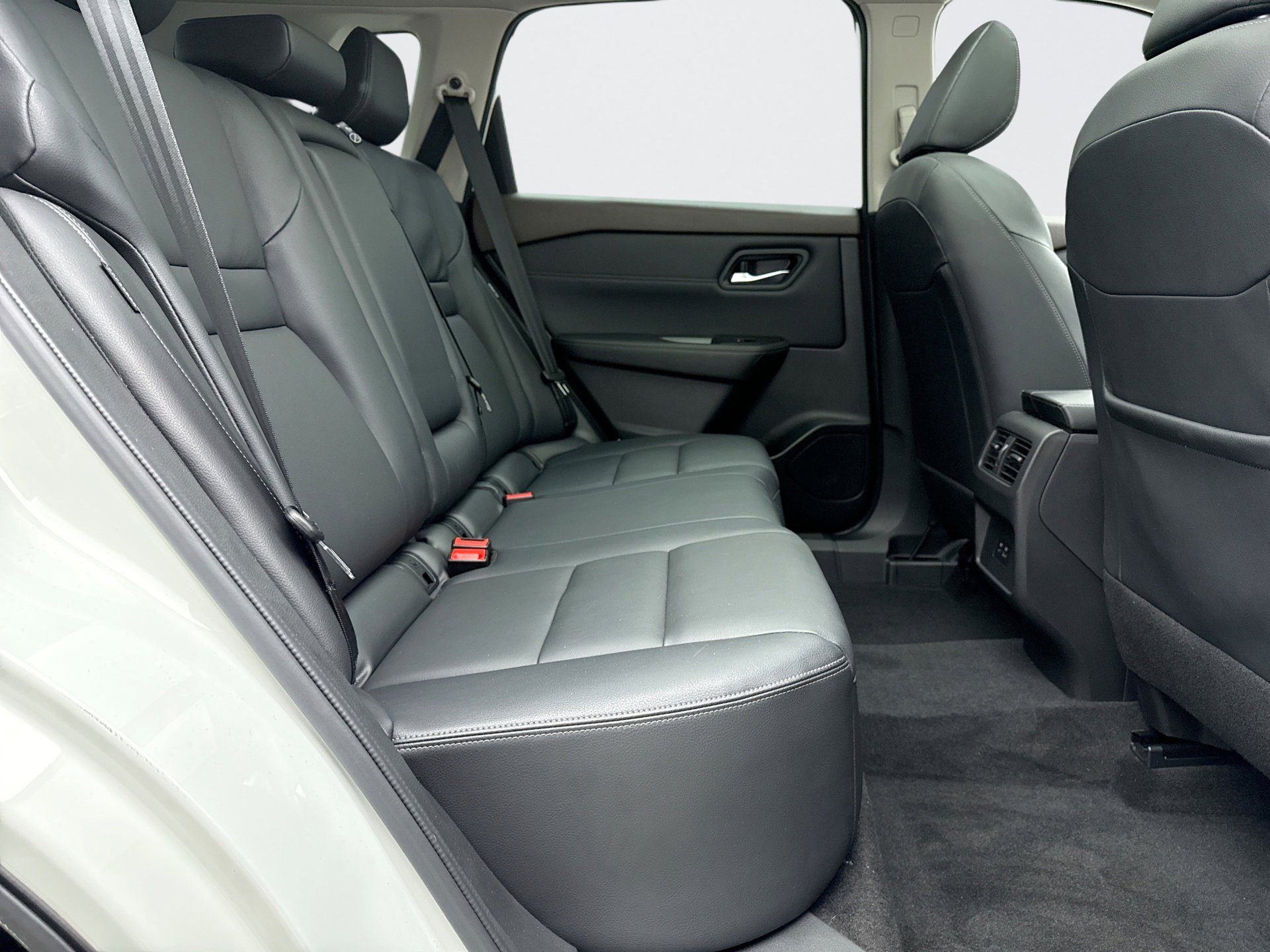 Used 2023 Nissan Rogue SL image 18