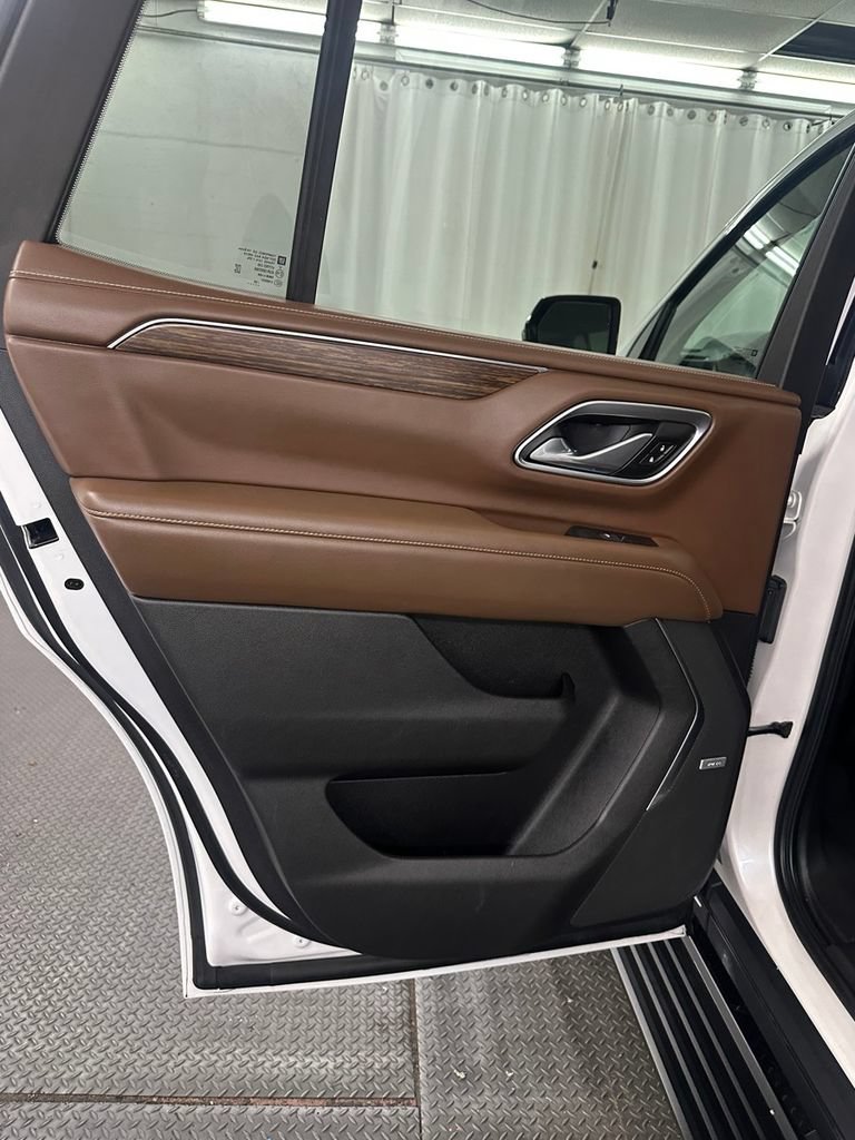 Used 2021 Chevrolet Tahoe High Country w/ Premium Package AWD/4WD image 25
