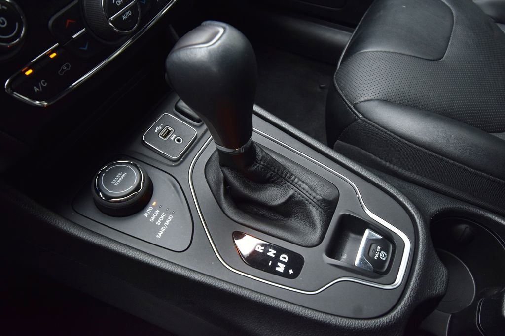 Used 2022 Jeep Cherokee Latitude Lux AWD/4WD image 22