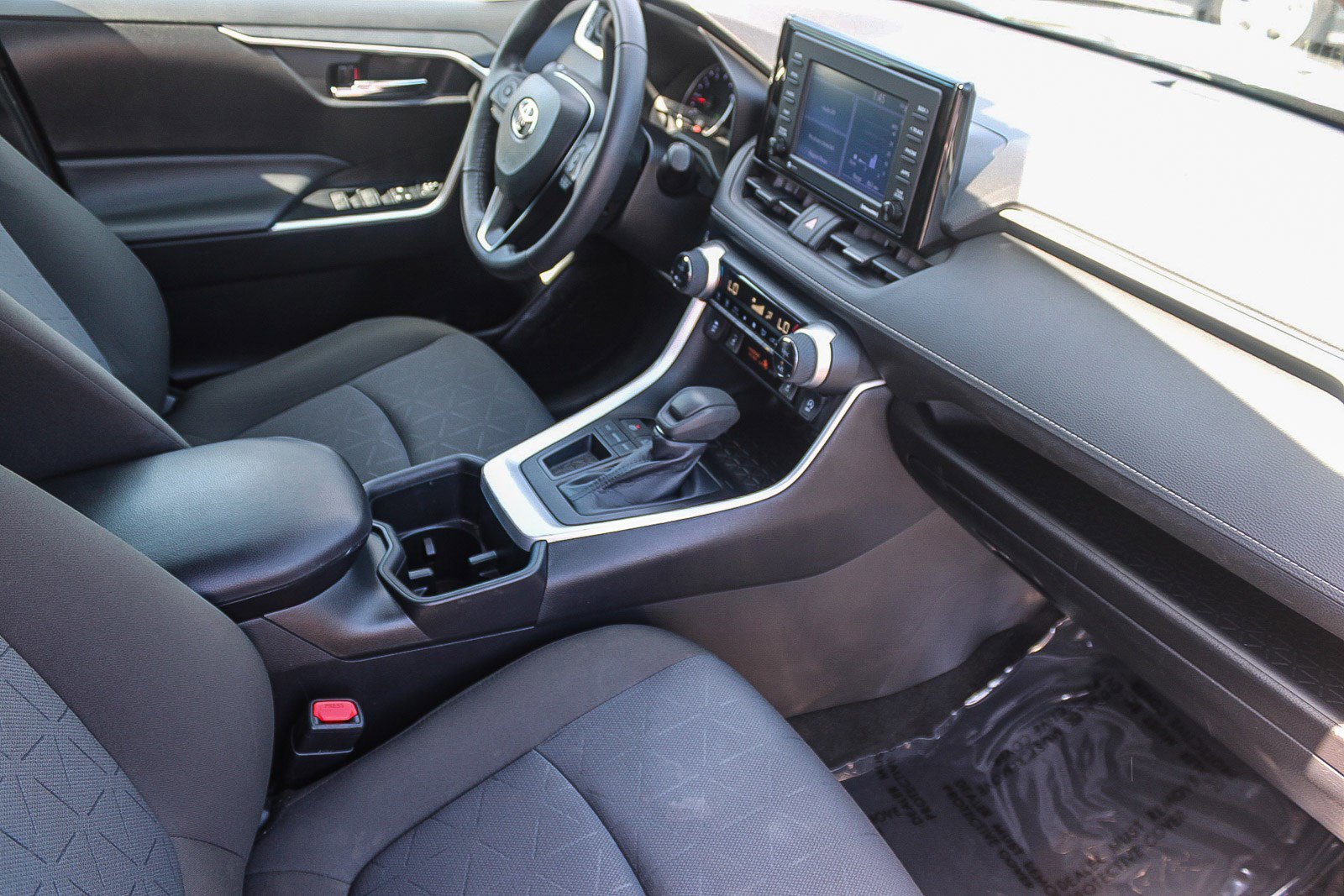 Used 2022 Toyota RAV4 XLE w/ Convenience Package image 17