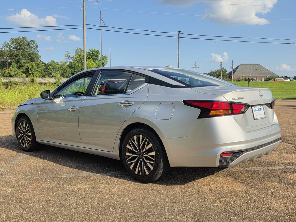 Used 2025 Nissan Altima 2.5 SV FWD image 6