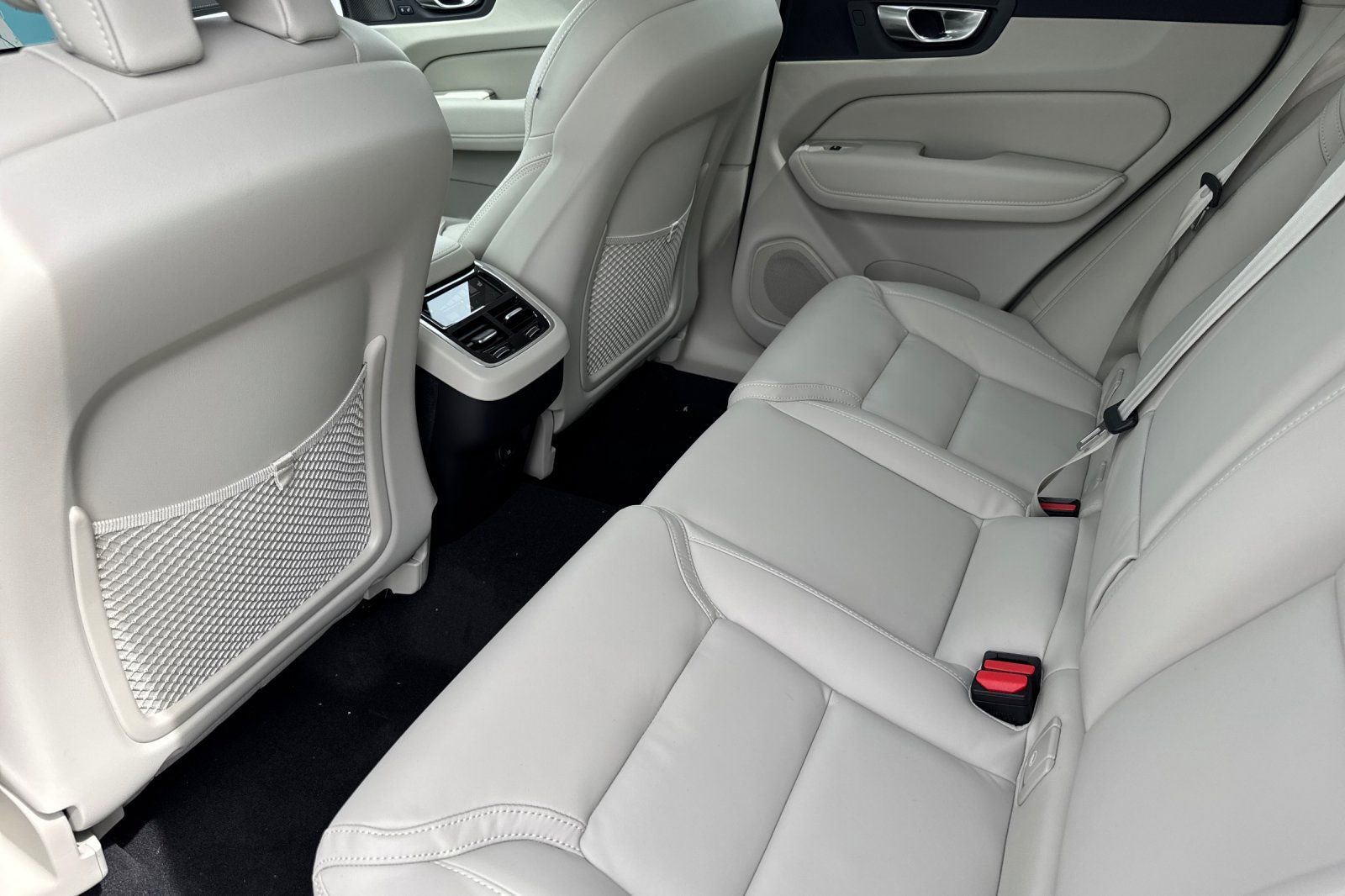 New 2026 Volvo XC60 B5 Ultra w/ Protection Package Premier image 4