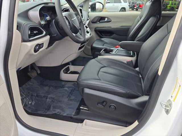 Certified 2024 Chrysler Pacifica Select image 21
