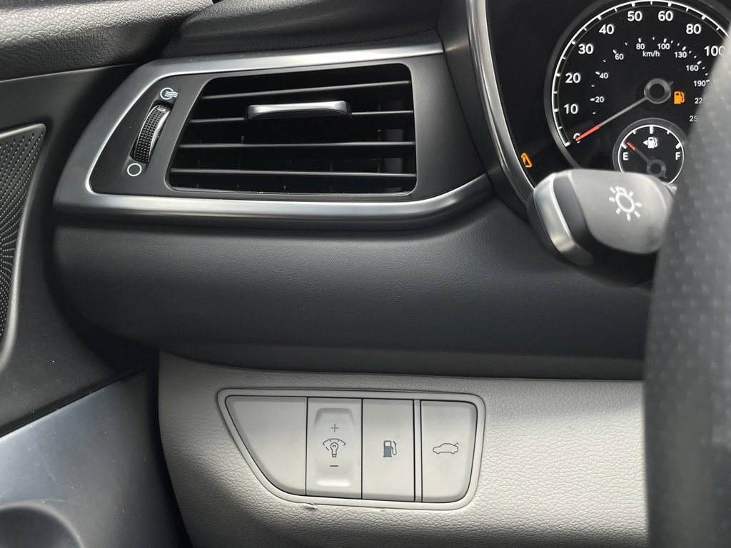 Used 2022 Genesis G70 2.0T image 13