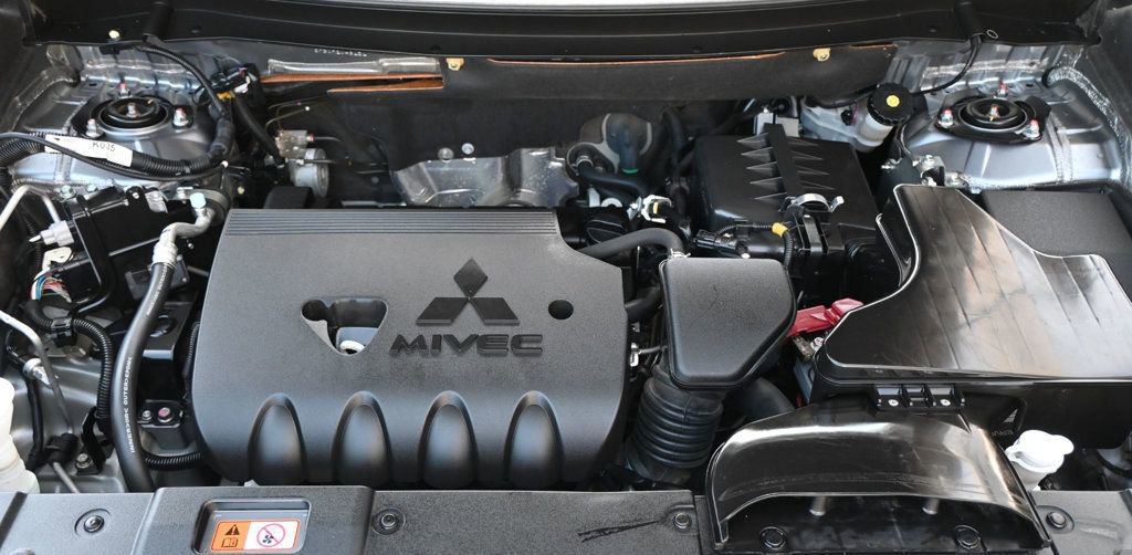 Used 2017 Mitsubishi Outlander SE FWD image 21
