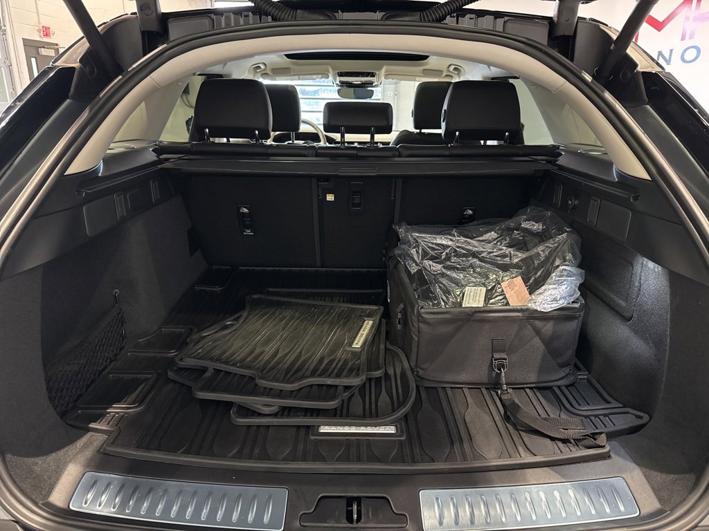 Used 2025 Land Rover Range Rover Velar Dynamic SE image 31