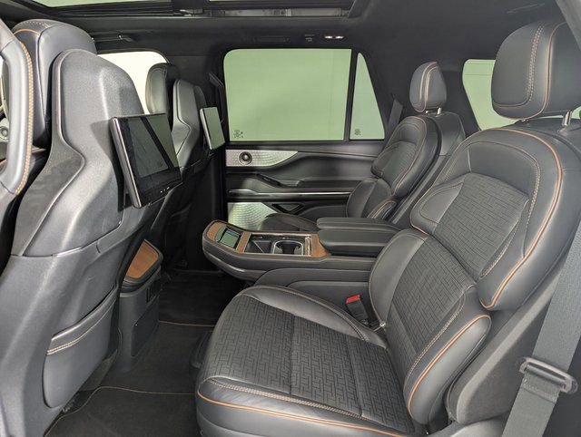 Used 2025 Lincoln Navigator Black Label image 19