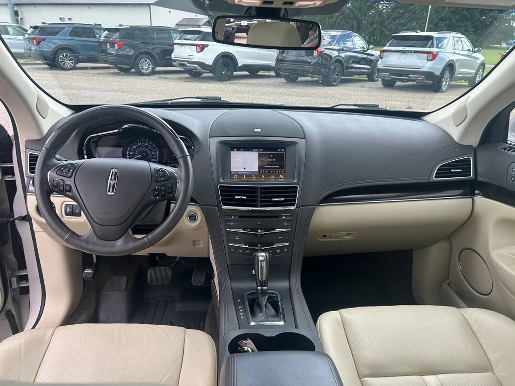 Used 2019 Lincoln MKT AWD image 13