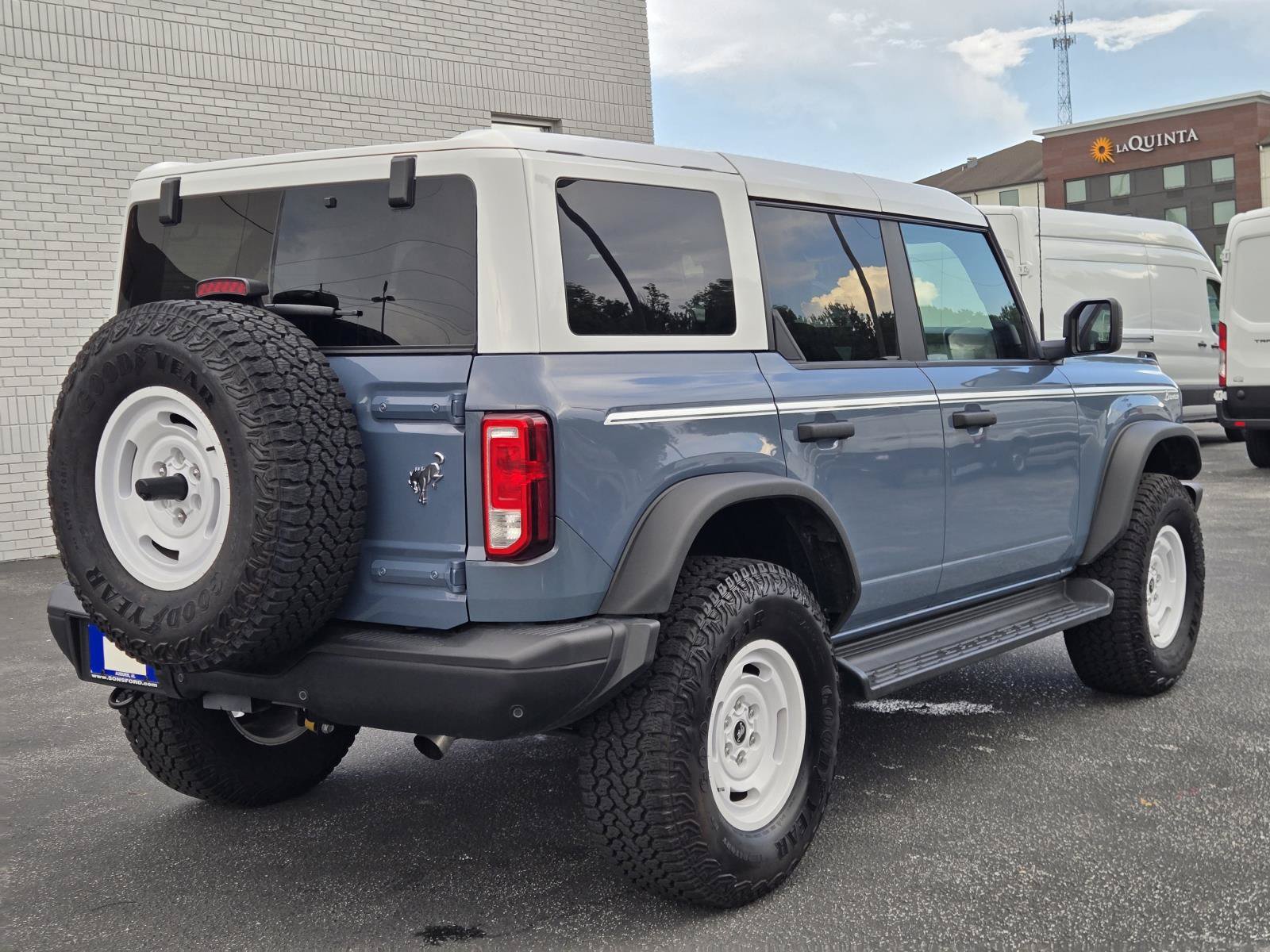 Used 2025 Ford Bronco Heritage Edition AWD/4WD image 8