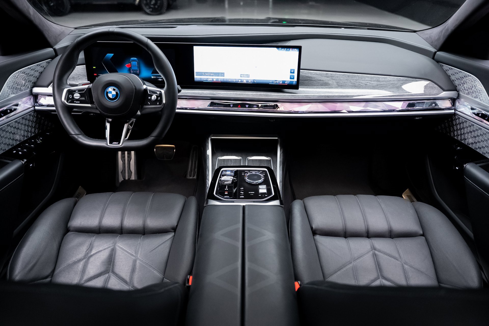 Used 2023 BMW i7 xDrive60 w/ Executive Package 2 image 41