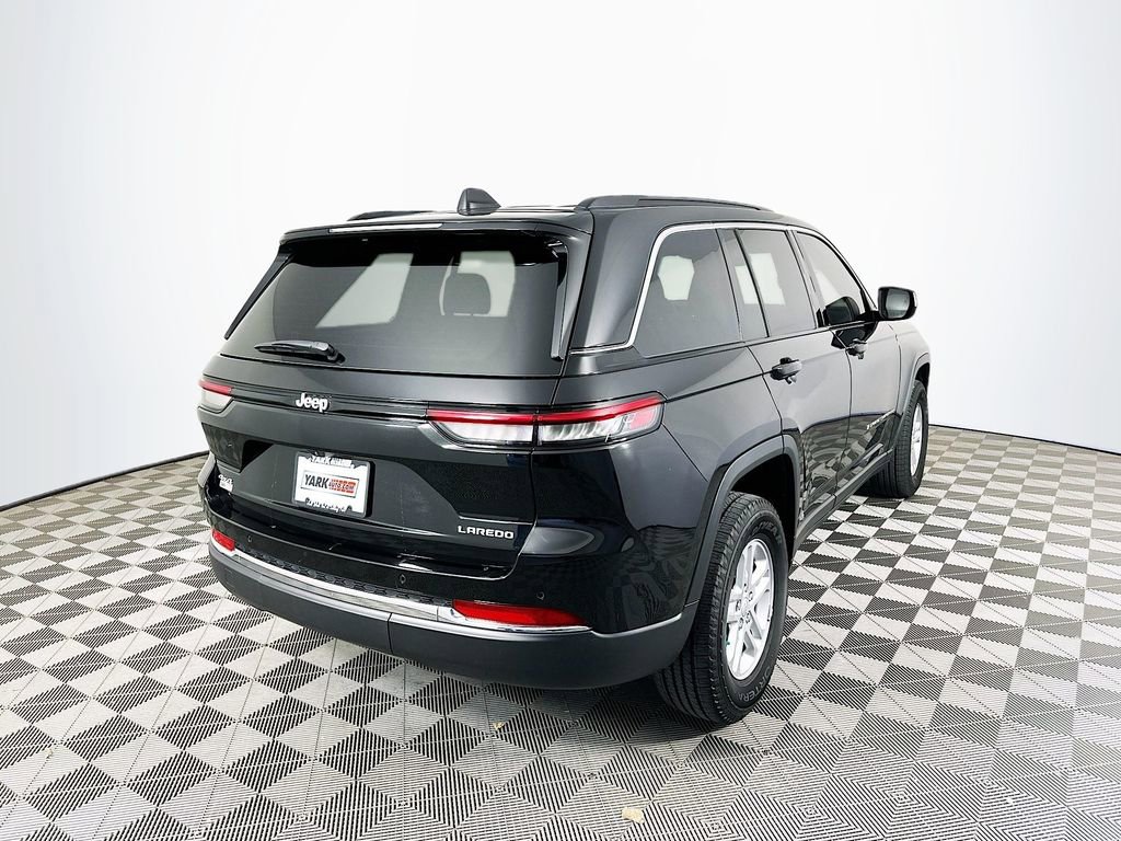 Certified 2025 Jeep Grand Cherokee Laredo w/ Luxury Tech Group I image 12