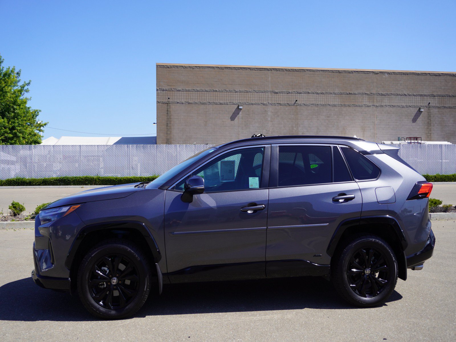 Used 2022 Toyota RAV4 SE w/ Convenience Package AWD/4WD image 6