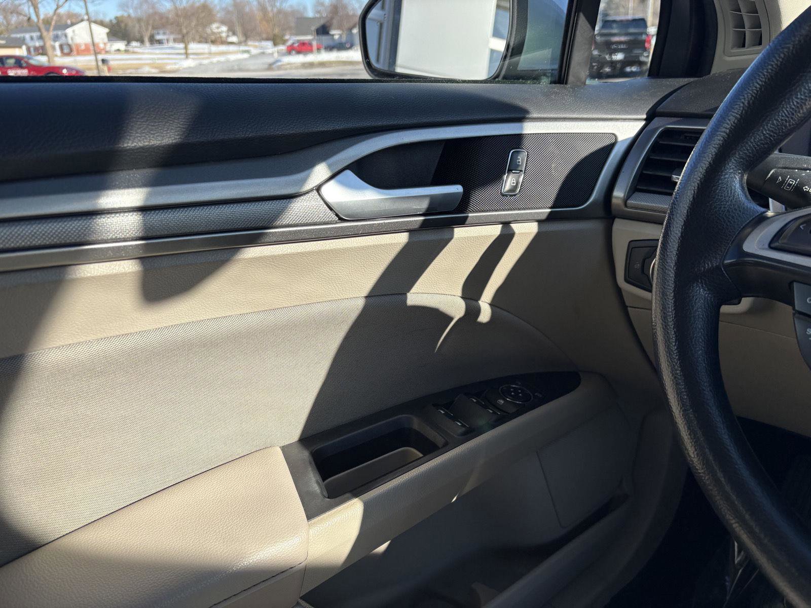 Used 2020 Ford Fusion SE image 13