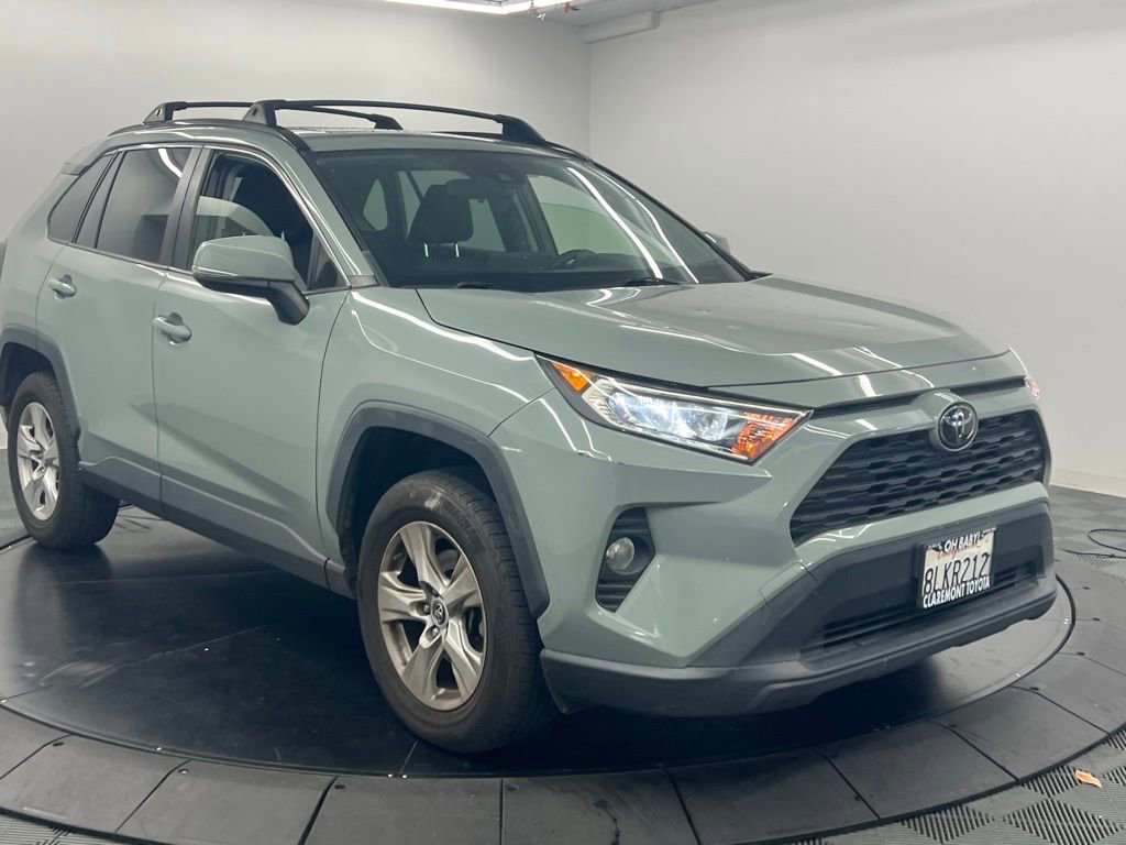 Used 2019 Toyota RAV4 XLE w/ Carpet Mat Package FWD image 3
