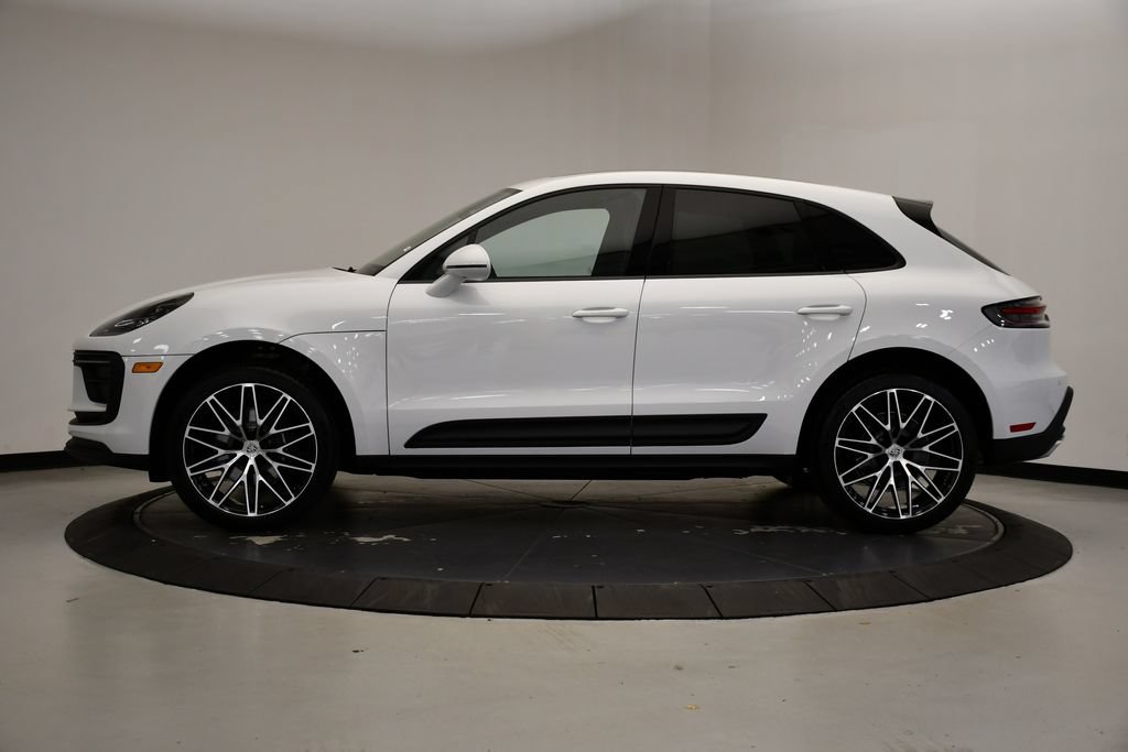 Certified 2026 Porsche Macan AWD/4WD image 2