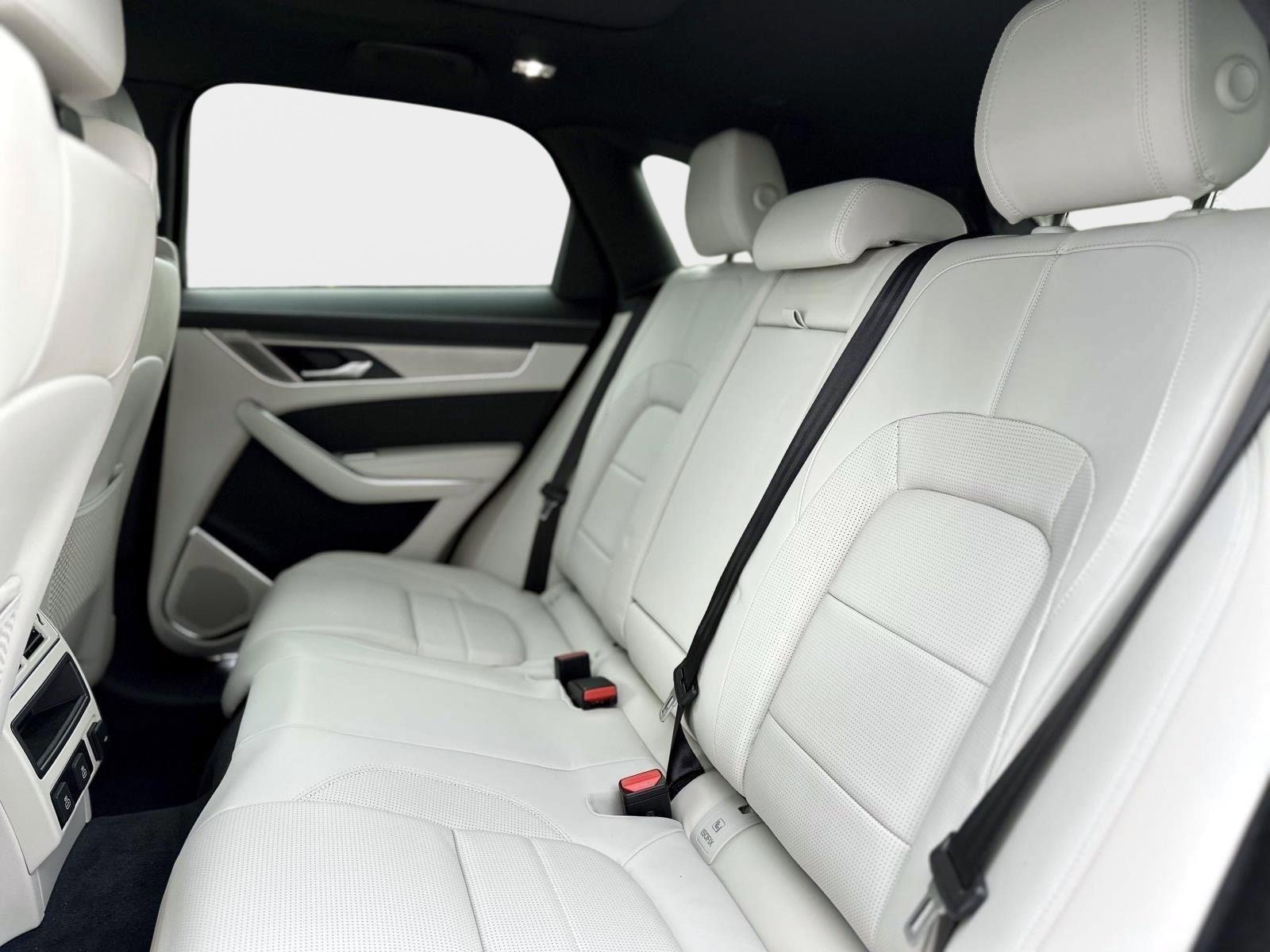 New 2026 Jaguar F-PACE R-Dynamic S AWD/4WD image 9