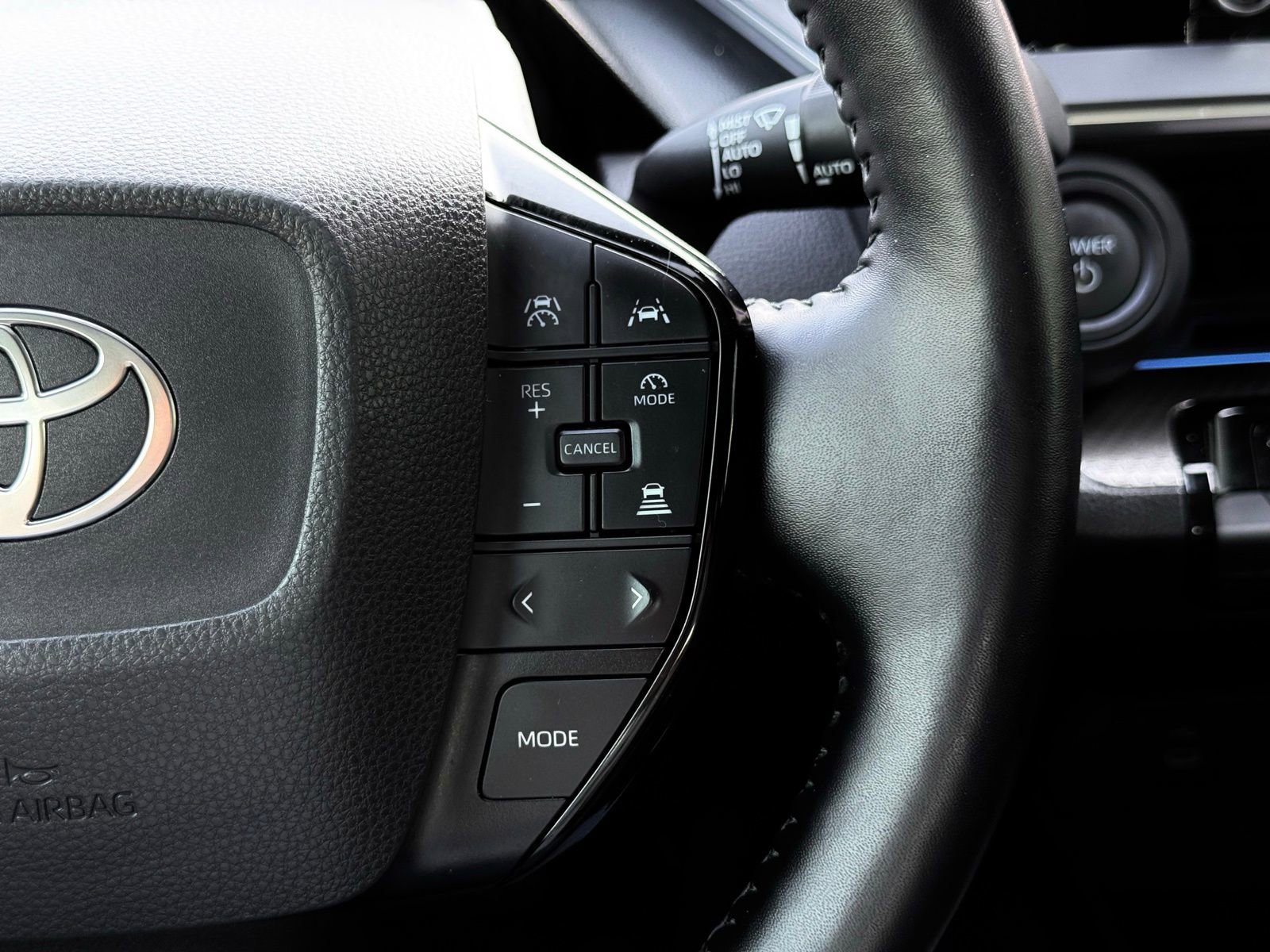 Used 2024 Toyota Prius XLE FWD image 40