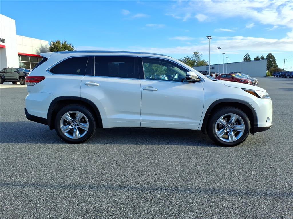 Used 2019 Toyota Highlander Limited AWD/4WD image 3