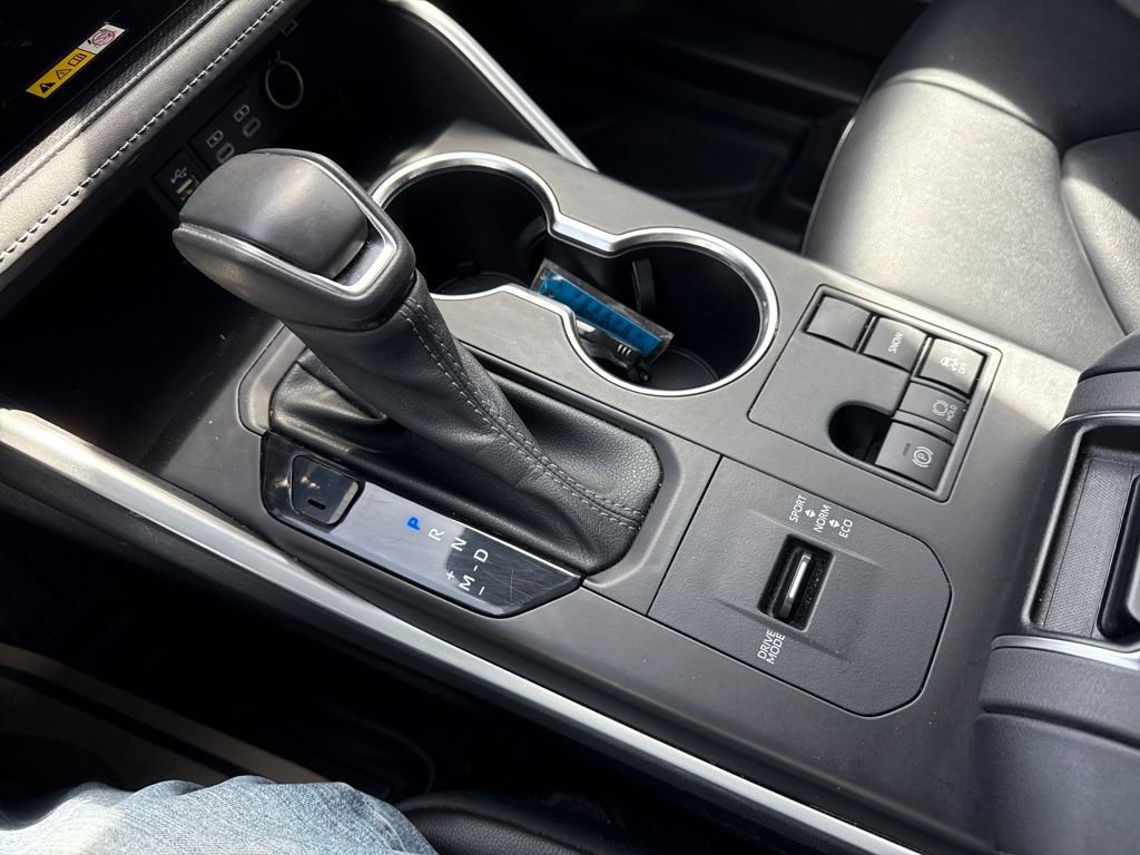 Used 2023 Toyota Highlander XLE FWD image 28